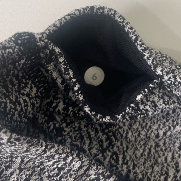 Lululemon Black White Leggings Size 6 - Picture 5 of 6